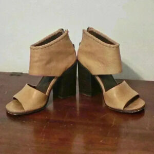 Bacio 61 Caldura anthropologie leather heels Size 7M
